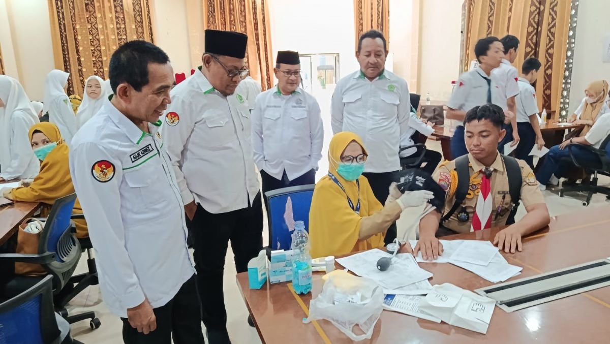 Kakan Kemenag Bone Pantau Pemeriksaan Kesehatan Siswa