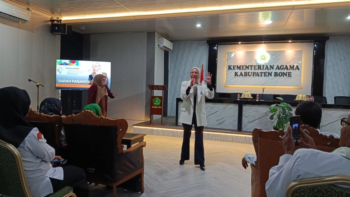 Kemenag Bone Tingkatkan Kompetensi Pelayanan Melalui Bimtek Service Excellence