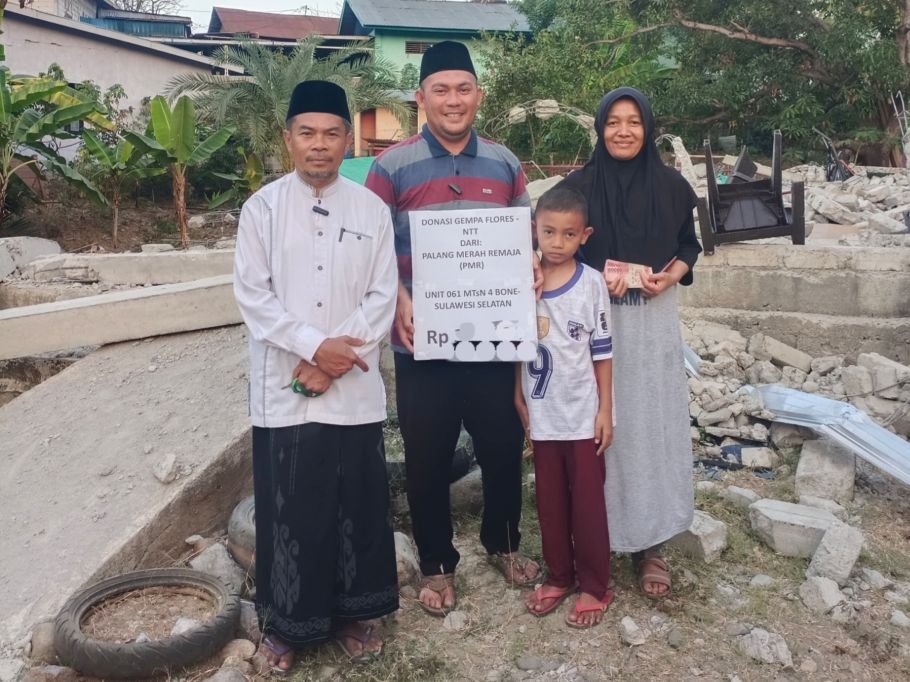Dari Madrasah Untuk Sesama, PMR Unit 061 MTsN 4 Bone Salurkan Bantuan Korban Gempa NTT
