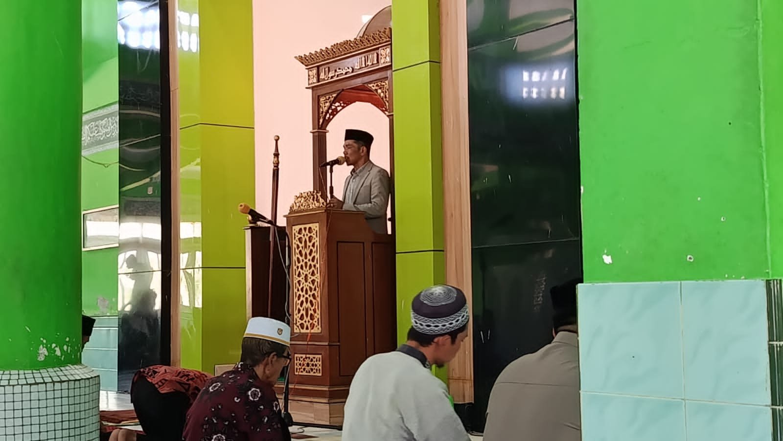 Masuk Agenda? Ketika Kepala KUA Tanete Riattang Jadi Khatib Salat Jumat